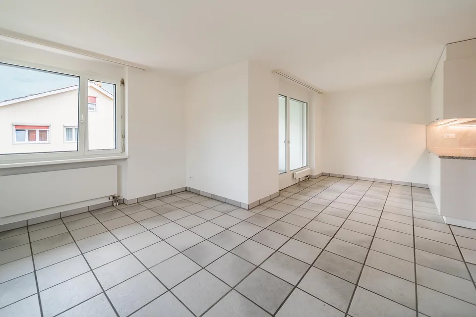 Helle wunderschöne neu renovierte 4.5-Zimmer-Wohnung an zentraler Lage.