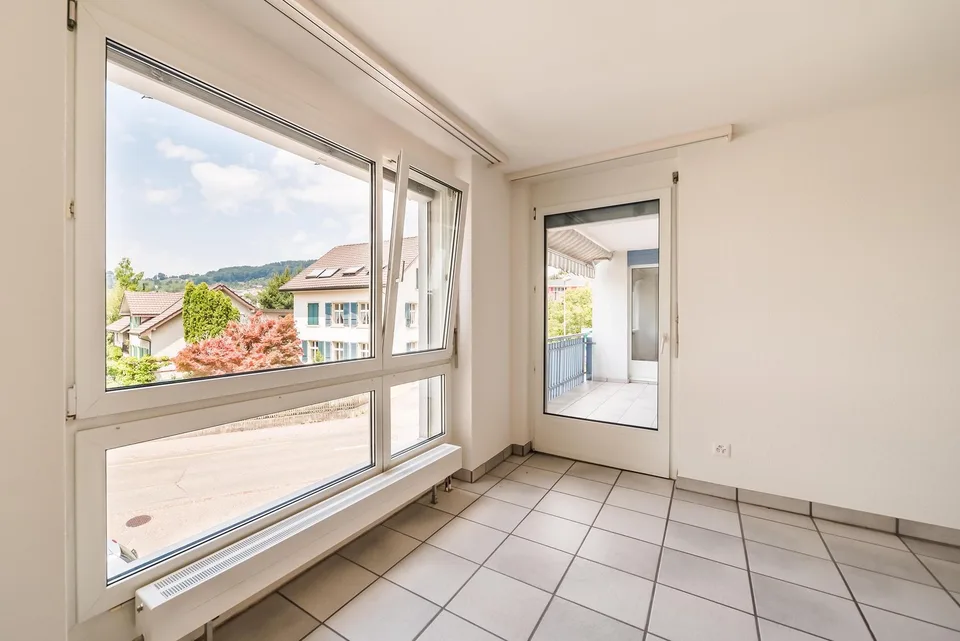 Helle wunderschöne neu renovierte 4.5-Zimmer-Wohnung an zentraler Lage.