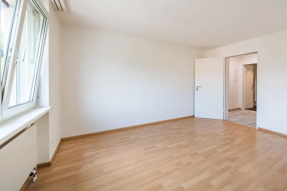 Helle wunderschöne neu renovierte 4.5-Zimmer-Wohnung an zentraler Lage.