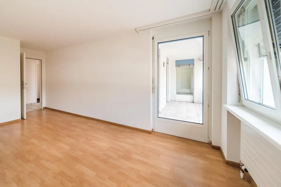 Helle wunderschöne neu renovierte 4.5-Zimmer-Wohnung an zentraler Lage.