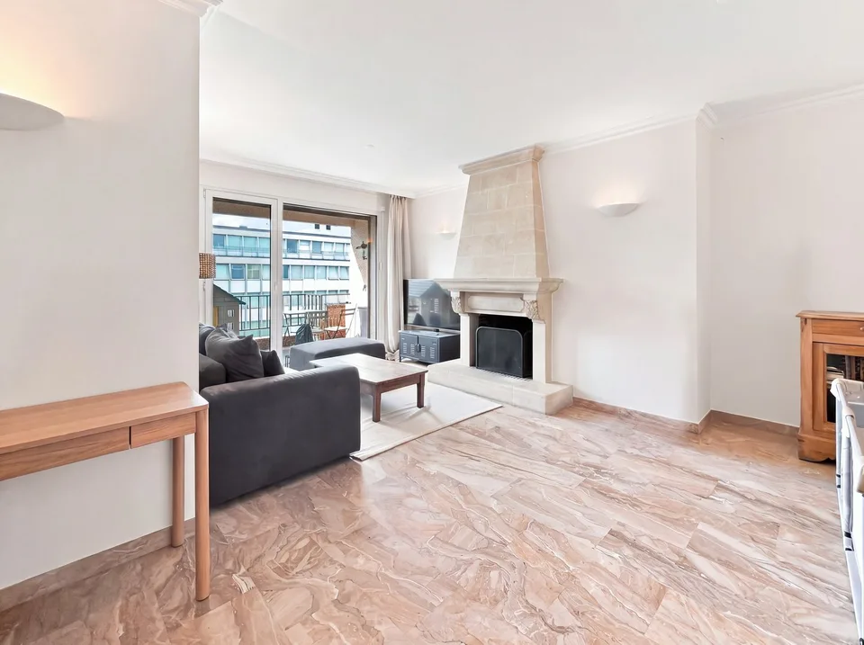 Geräumige 5.5-Zimmer-Familienwohnung mit Balkon und Parkplatz in Carouge