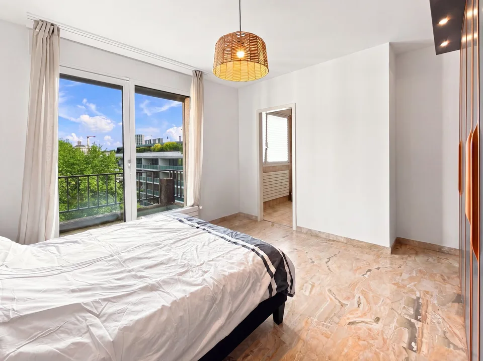 Geräumige 5.5-Zimmer-Familienwohnung mit Balkon und Parkplatz in Carouge