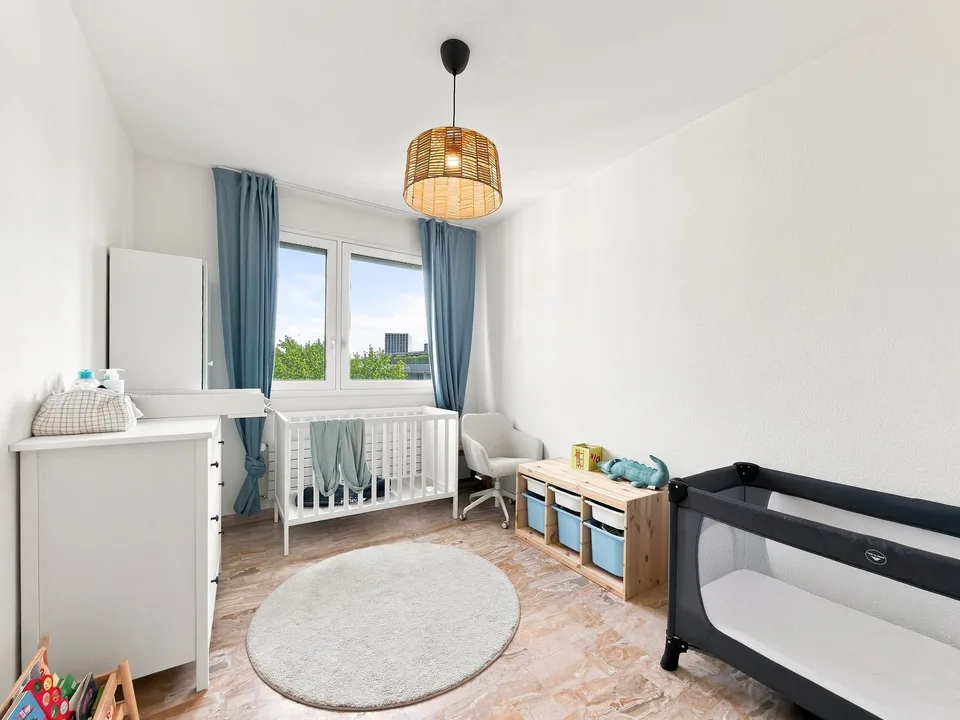 Geräumige 5.5-Zimmer-Familienwohnung mit Balkon und Parkplatz in Carouge