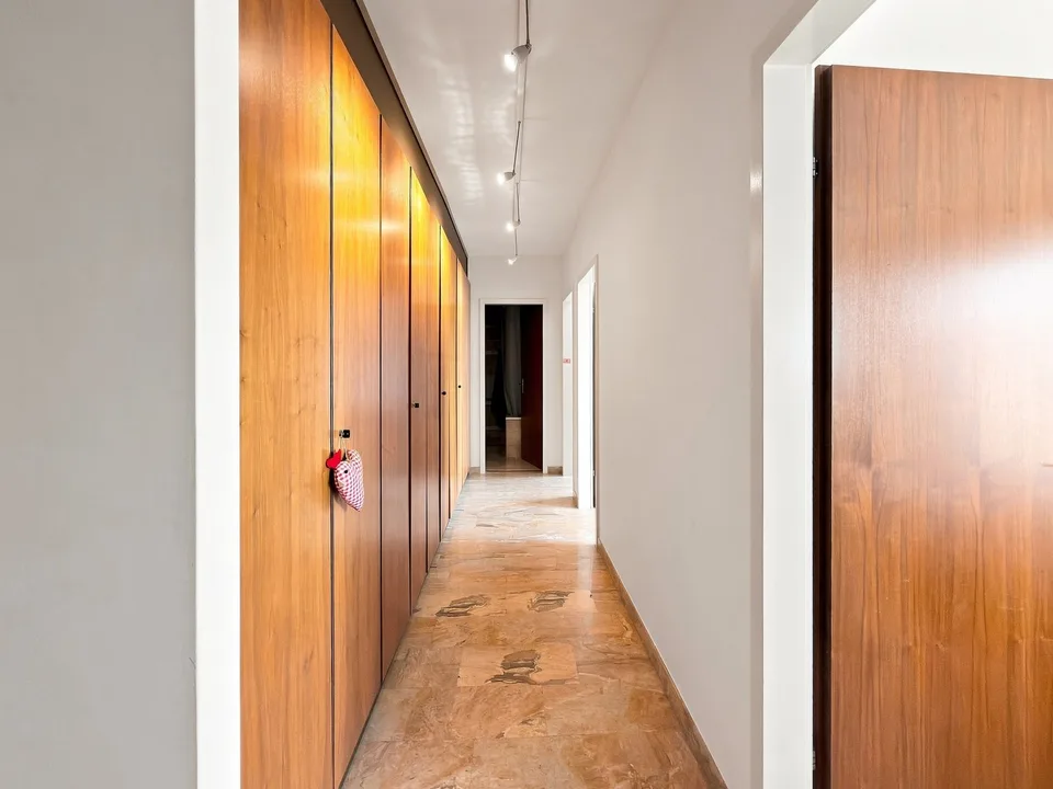 Geräumige 5.5-Zimmer-Familienwohnung mit Balkon und Parkplatz in Carouge