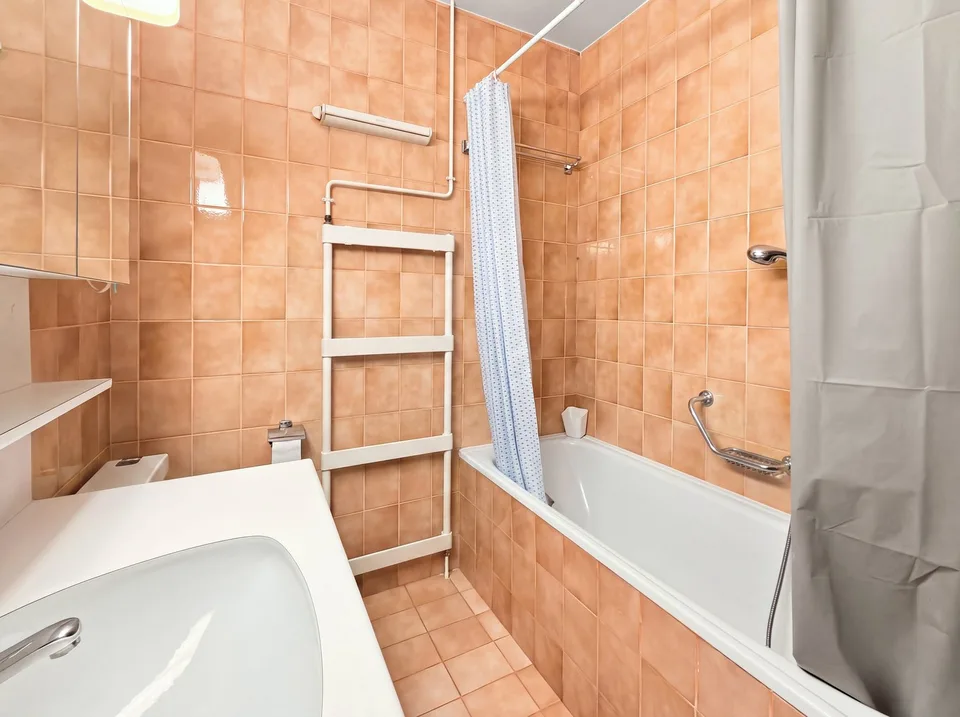 Geräumige 5.5-Zimmer-Familienwohnung mit Balkon und Parkplatz in Carouge