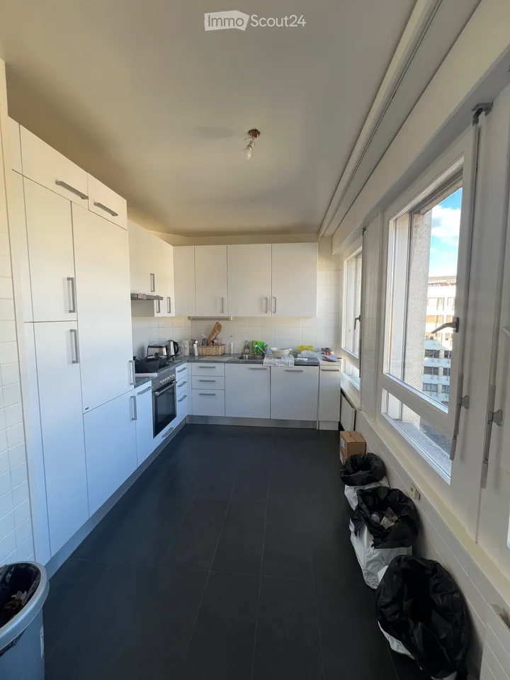 LEASE TAKEOVER Exceptional 5-Room Apartment /Eaux-Vives – Foto 3 von 5