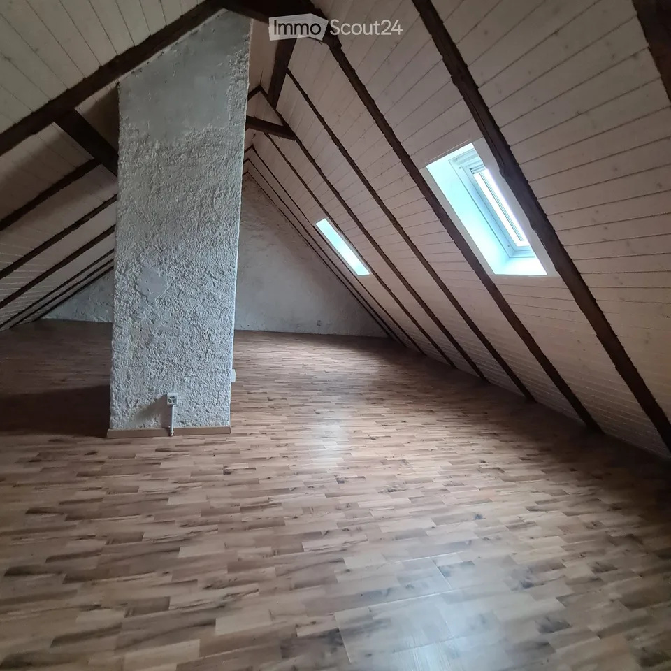 Triplex luminoso di 6 locali a Sonvilier