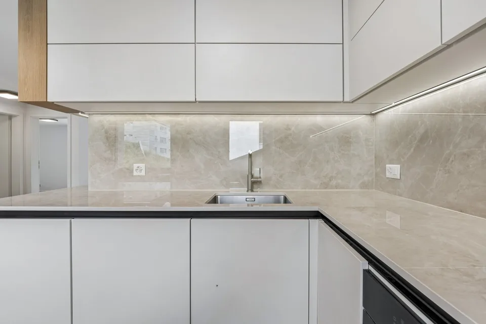 Exclusive 3.5-room apartment as a second home with a dreamy panoramic view of Lake Walensee – photo 19 of 28