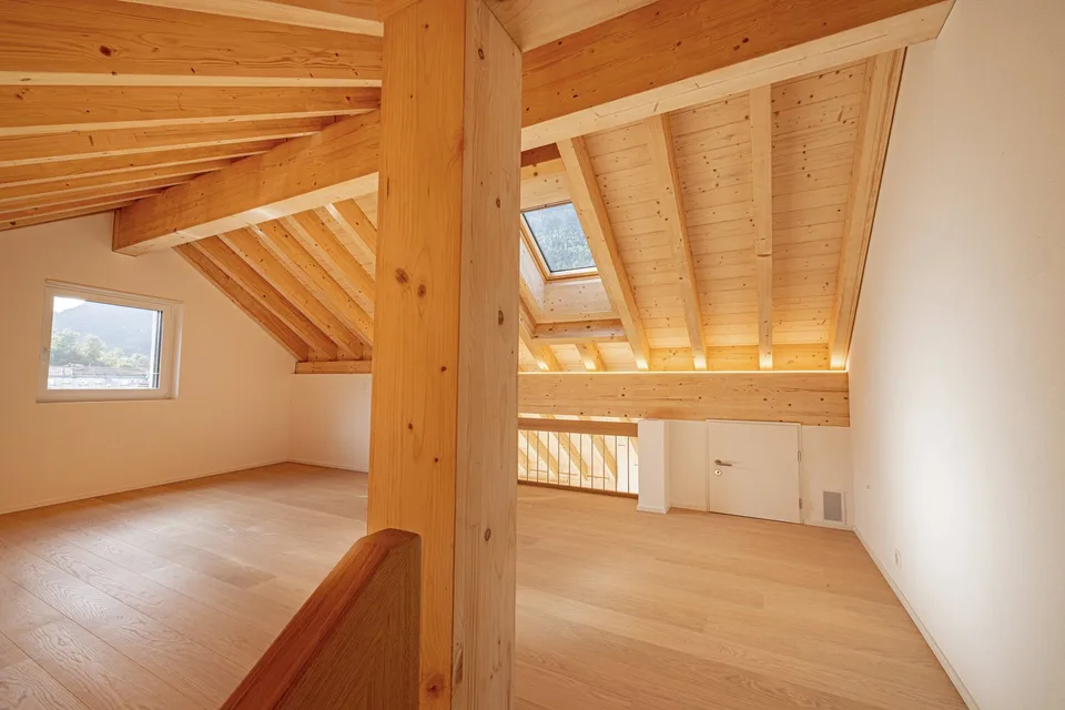 Grosszügige 5.5-Zimmer-Attikawohnung mit einzigartigem Maisonette-Charme – Foto 9 von 12