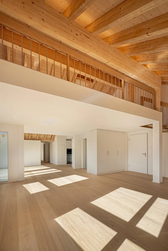 Grosszügige 5.5-Zimmer-Attikawohnung mit einzigartigem Maisonette-Charme – Foto 5 von 12