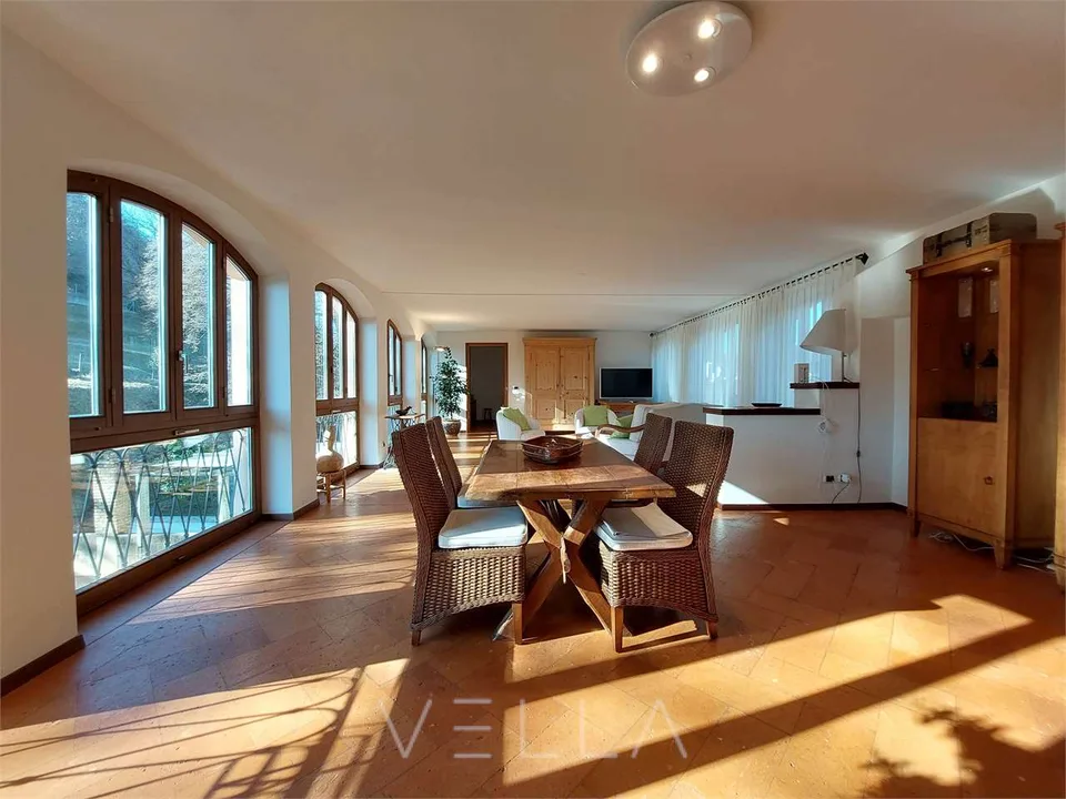 À louer à Montagnola, appartement mansardé meublé avec vue sur le lac