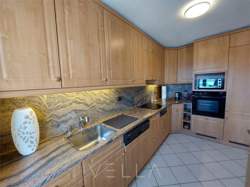 À louer à Montagnola, appartement mansardé meublé avec vue sur le lac