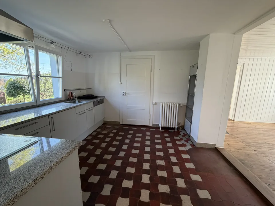 Maison unifamiliale de 7 chambres avec grand jardin et box de garage