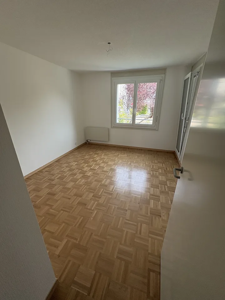 Schönes Apartment in der Nähe von Geschäften und Schulen – Foto 3 von 8