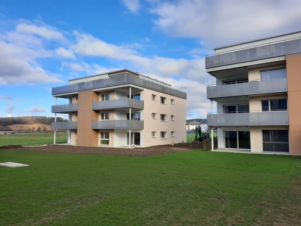 Nachmieter gesucht: Helle 5.5-Zimmer-Wohnung mit Balkon und Weitsicht in Lupfig