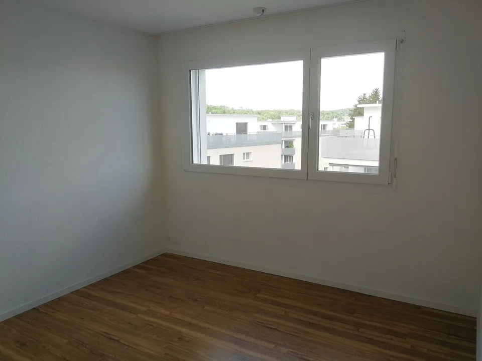 Nachmieter gesucht: Helle 5.5-Zimmer-Wohnung mit Balkon und Weitsicht in Lupfig