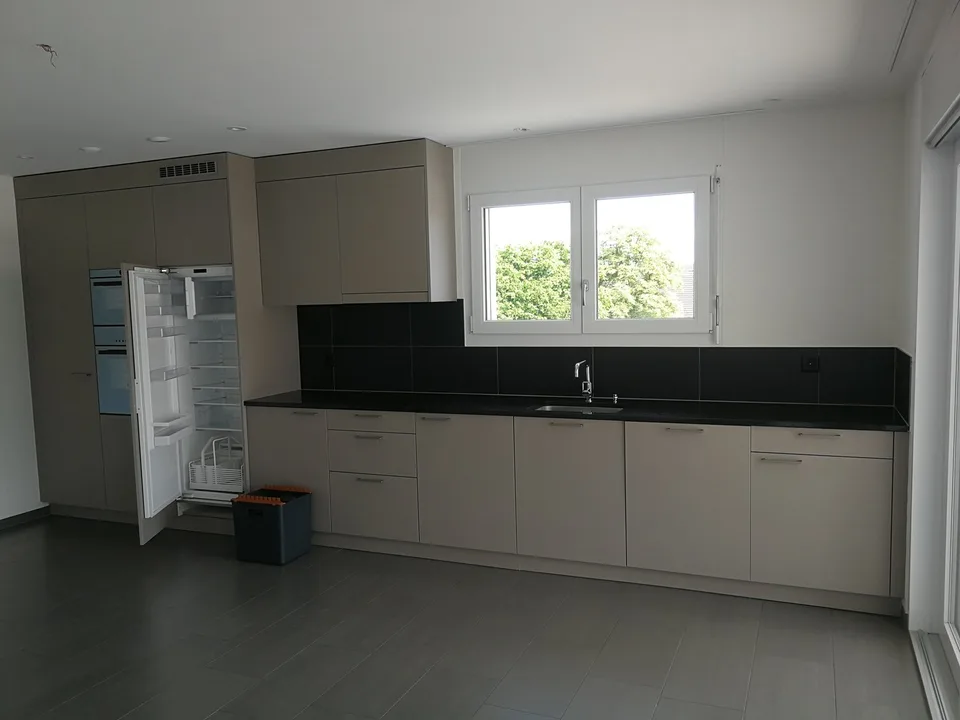 Nachmieter gesucht: Helle 5.5-Zimmer-Wohnung mit Balkon und Weitsicht in Lupfig