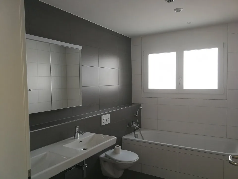 Nachmieter gesucht: Helle 5.5-Zimmer-Wohnung mit Balkon und Weitsicht in Lupfig