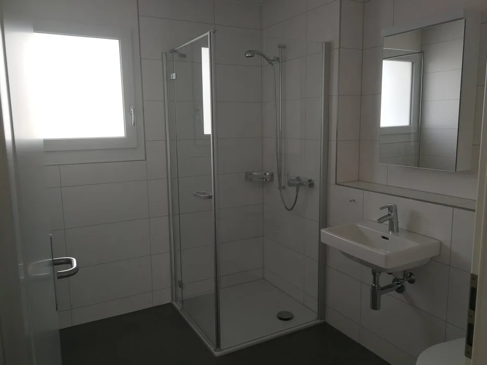 Nachmieter gesucht: Helle 5.5-Zimmer-Wohnung mit Balkon und Weitsicht in Lupfig