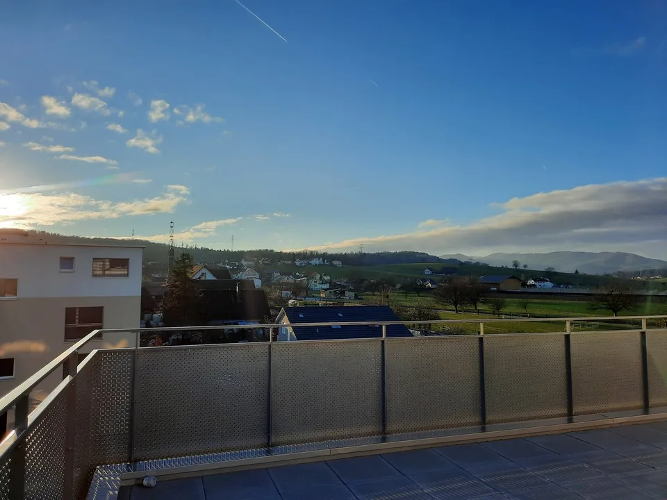 Nachmieter gesucht: Helle 5.5-Zimmer-Wohnung mit Balkon und Weitsicht in Lupfig