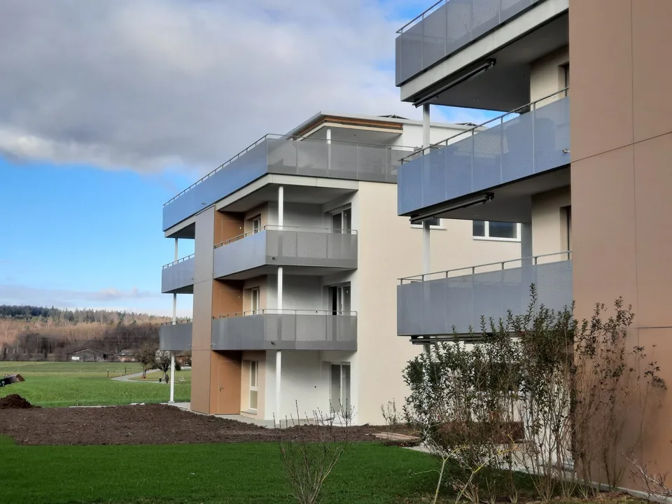Nachmieter gesucht: Helle 5.5-Zimmer-Wohnung mit Balkon und Weitsicht in Lupfig