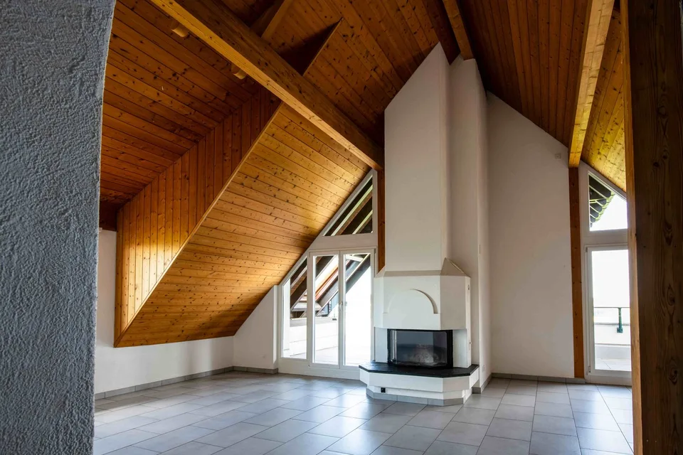 Exclusive 6.5-room attic apartment with breathtaking views in Hirzel – photo 10 of 13