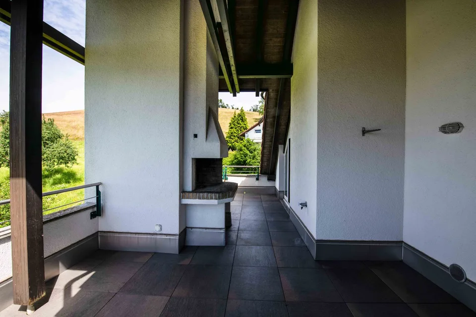 Exclusive 6.5-room attic apartment with breathtaking views in Hirzel – photo 13 of 13