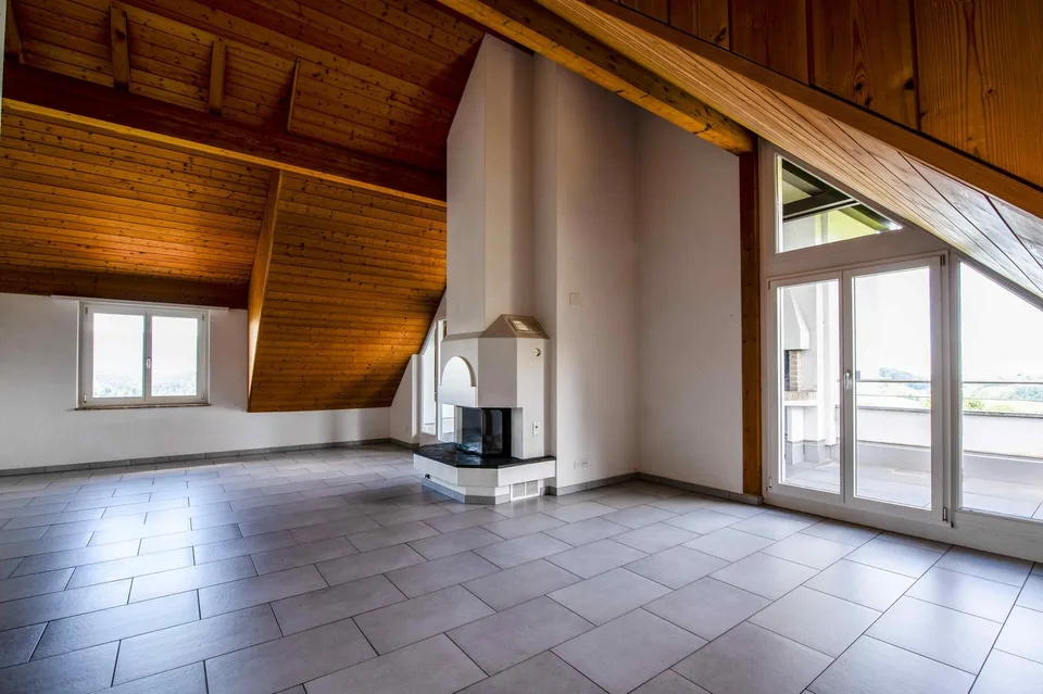 Exclusive 6.5-room attic apartment with breathtaking views in Hirzel – photo 11 of 13