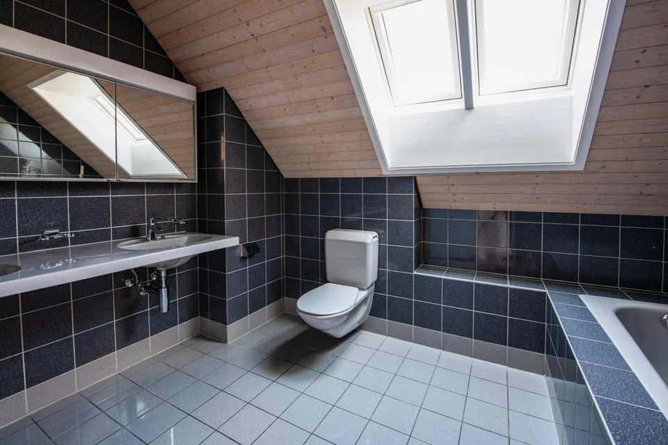 Exclusive 6.5-room attic apartment with breathtaking views in Hirzel – photo 7 of 13