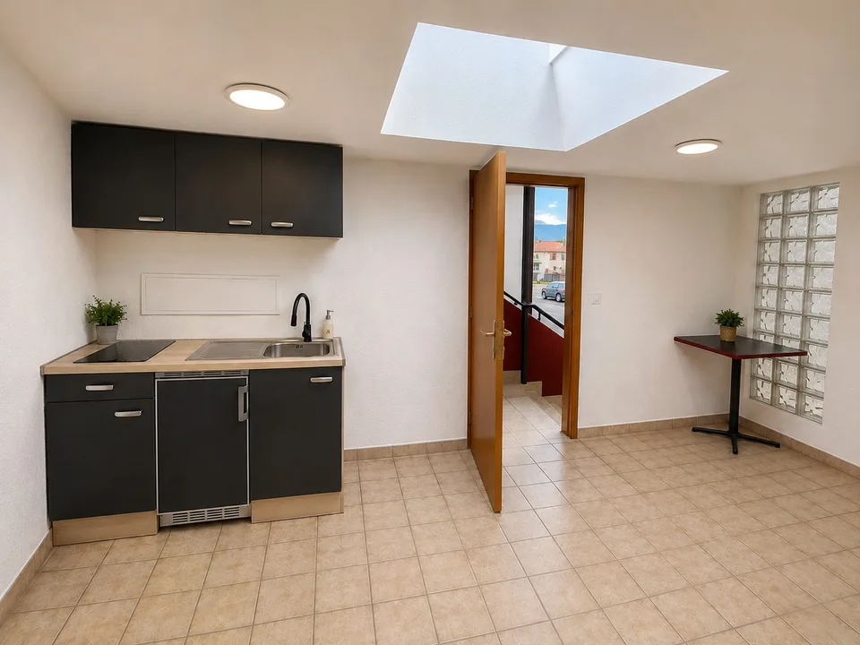 Commercial space with terrace in immediate proximity to the highway – photo 6 of 10