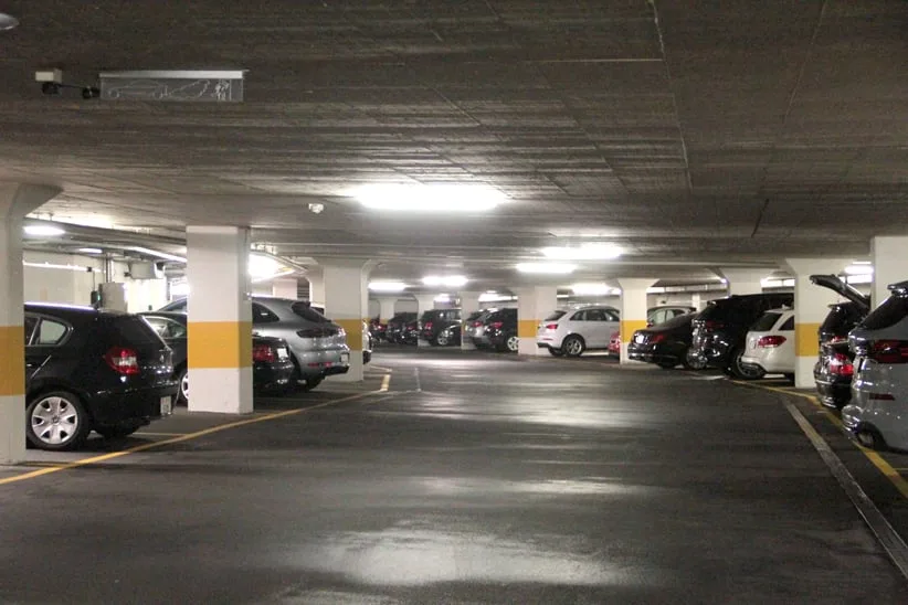 Posto auto in garage sotterraneo con collegamento Emobility privato in una bella struttura residenziale – foto 2 di 6