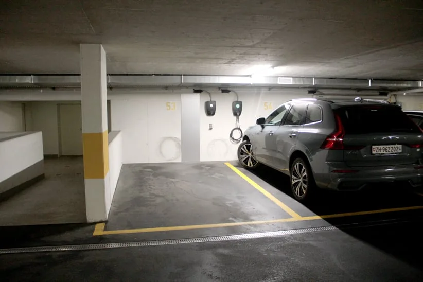 Posto auto in garage sotterraneo con collegamento Emobility privato in una bella struttura residenziale – foto 6 di 6