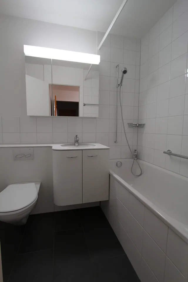 Modern, bright 3-room apartment in Münsingen