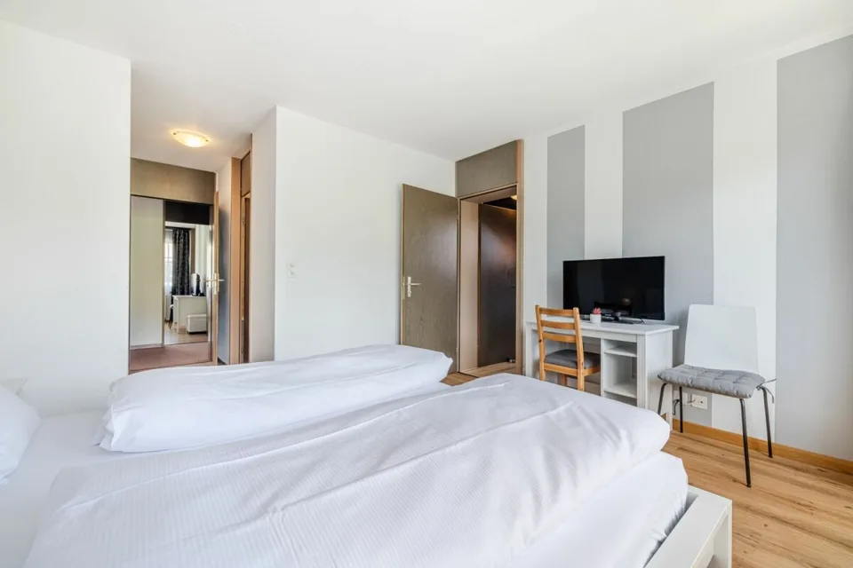 GRANDE POTENZIALE IN UNA POSIZIONE PRIVILEGIATA: HOTEL TOGGENBURG CON VISTA DA SOGNO E STRUTTURA IDEALE – foto 11 di 17