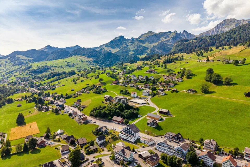 GRANDE POTENZIALE IN UNA POSIZIONE PRIVILEGIATA: HOTEL TOGGENBURG CON VISTA DA SOGNO E STRUTTURA IDEALE – foto 17 di 17