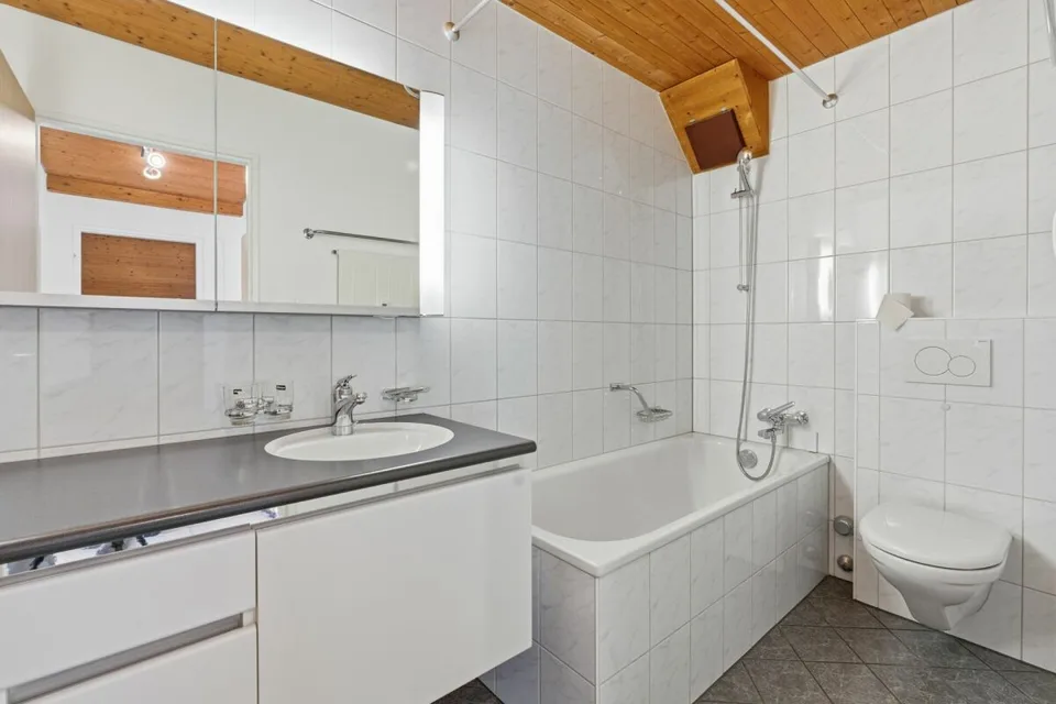 Appartamento mansardato di 2,5 locali luminoso con garage e balcone – foto 7 di 11