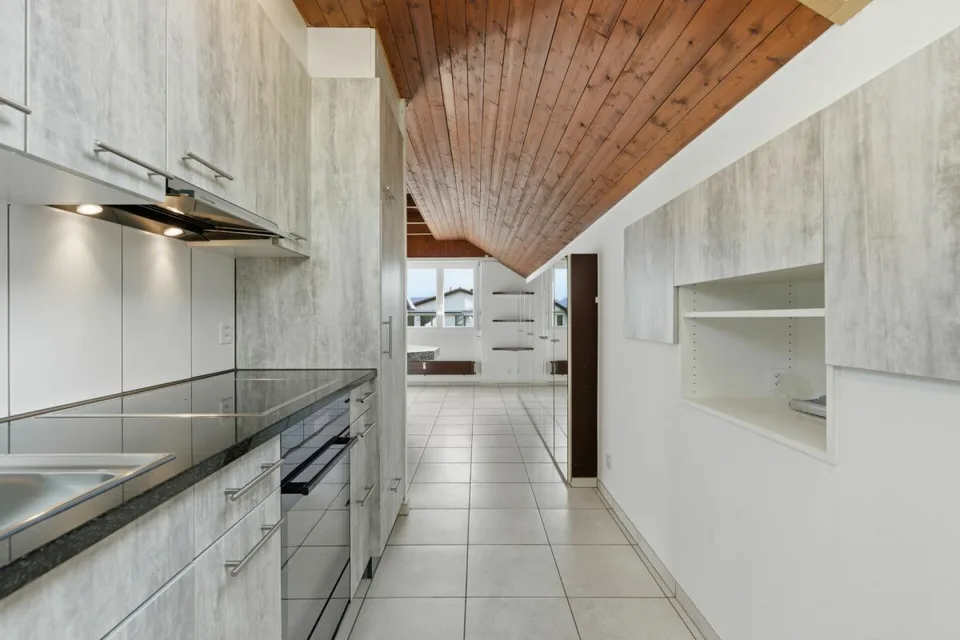 Appartamento mansardato di 2,5 locali luminoso con garage e balcone – foto 5 di 11