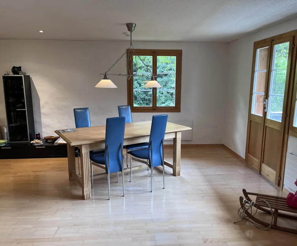 Casa di due famiglie situata in modo idilliaco a Grindelwald – foto 3 di 17