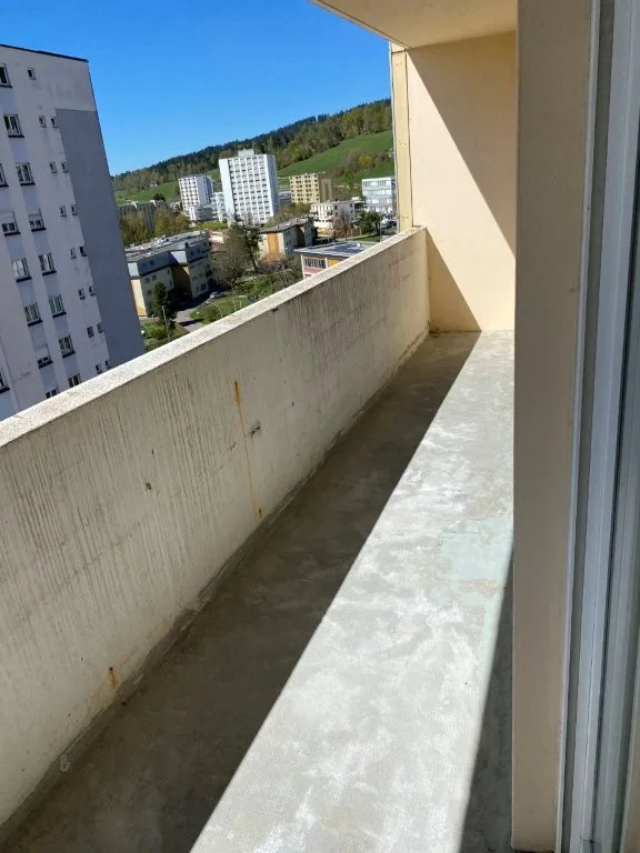 Moderne 4.5-Zimmer-Wohnung mit Balkon und Panoramablick – La Chaux-de-Fonds – Foto 3 von 11