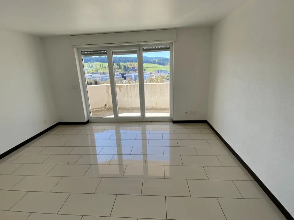 Moderne 4.5-Zimmer-Wohnung mit Balkon und Panoramablick – La Chaux-de-Fonds – Foto 2 von 11