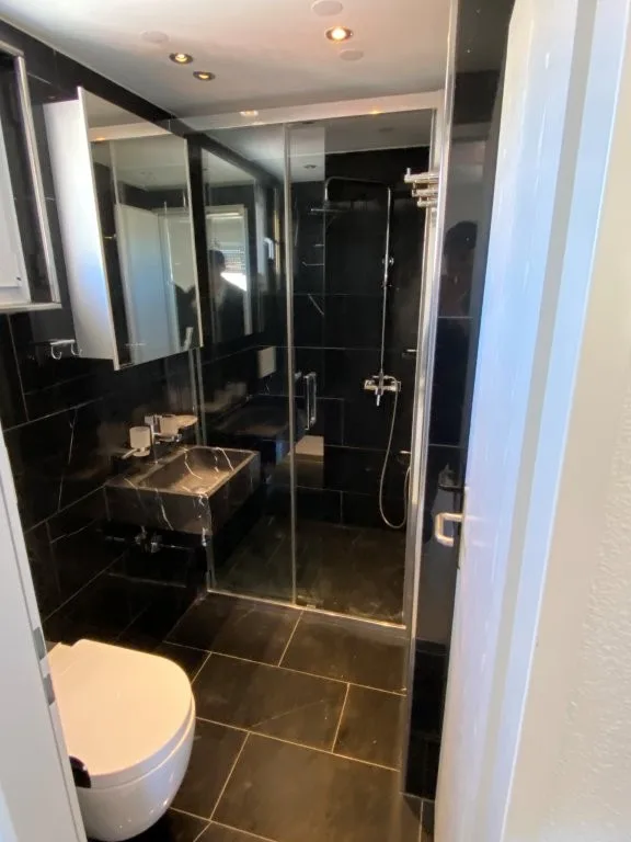 Moderne 4.5-Zimmer-Wohnung mit Balkon und Panoramablick – La Chaux-de-Fonds – Foto 9 von 11