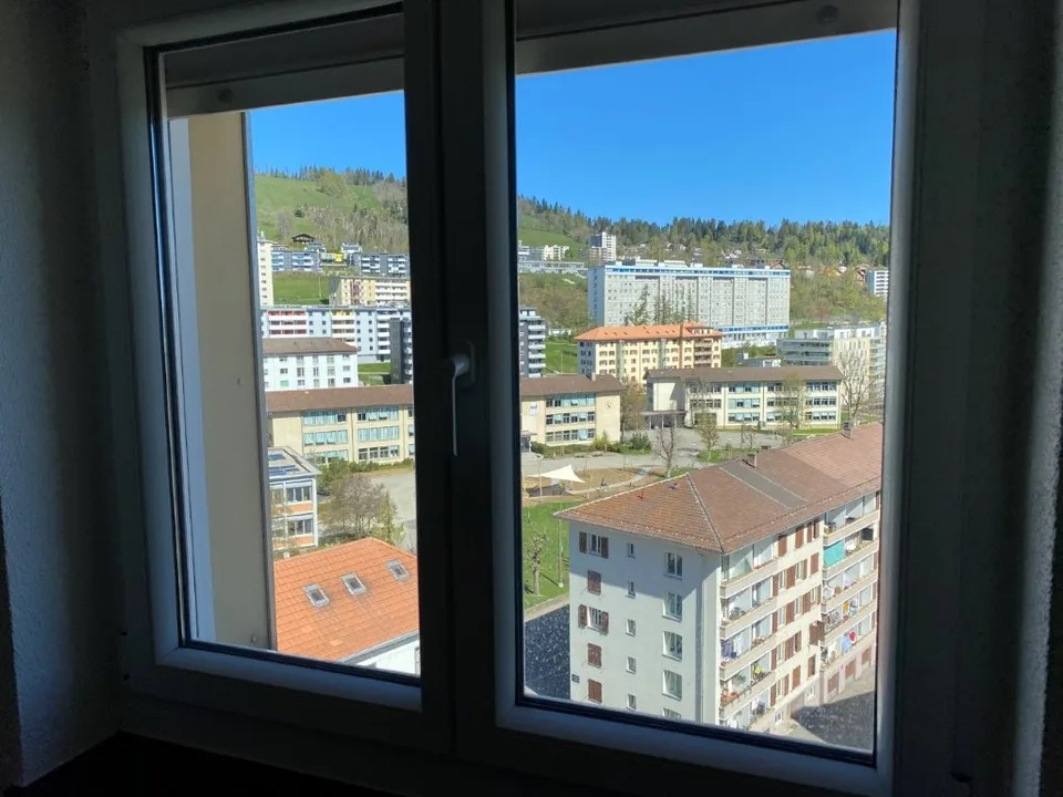 Moderne 4.5-Zimmer-Wohnung mit Balkon und Panoramablick – La Chaux-de-Fonds – Foto 5 von 11