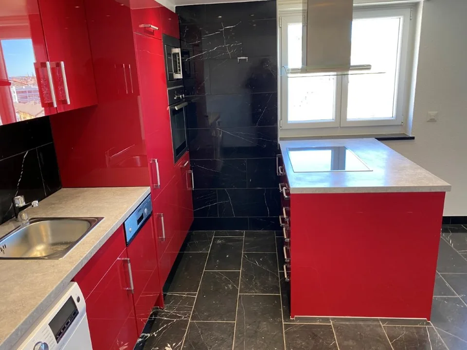 Moderne 4.5-Zimmer-Wohnung mit Balkon und Panoramablick – La Chaux-de-Fonds – Foto 8 von 11