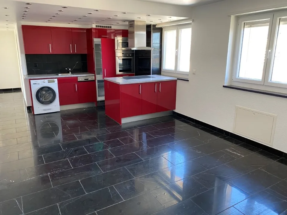 Moderne 4.5-Zimmer-Wohnung mit Balkon und Panoramablick – La Chaux-de-Fonds – Foto 7 von 11
