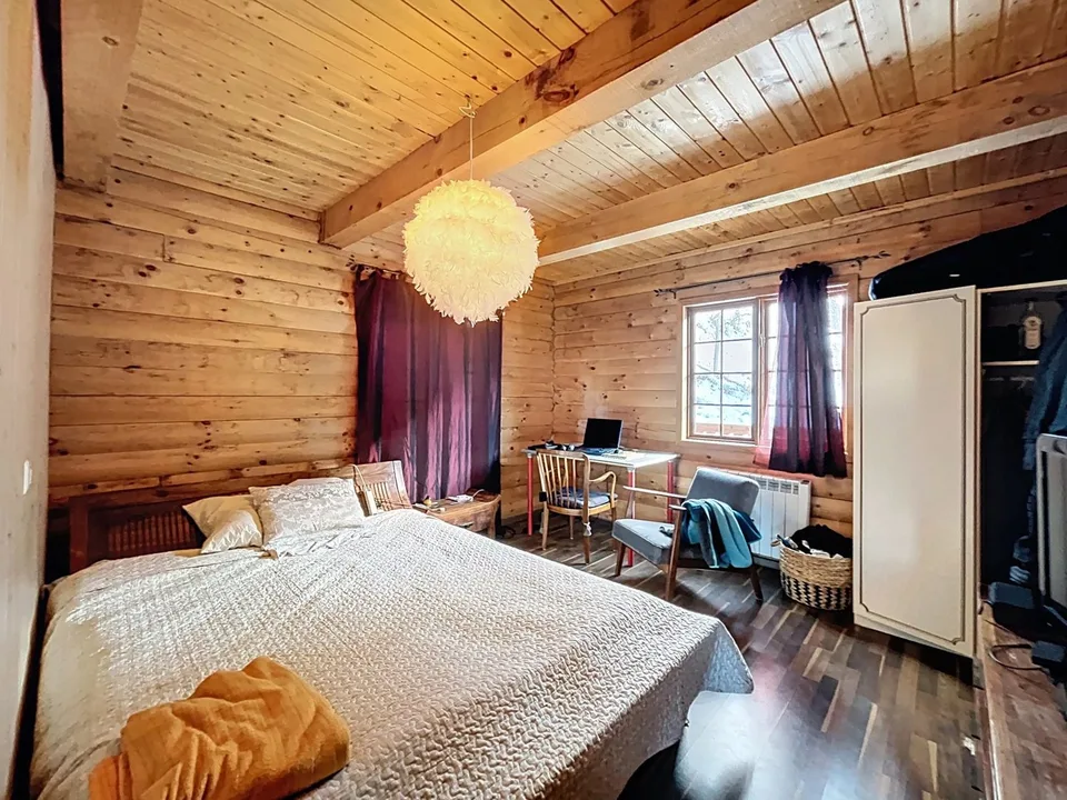 Chalet canadese in tronchi con due appartamenti e vista mozzafiato – foto 21 di 26