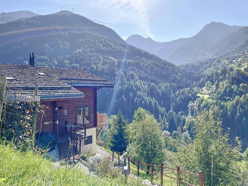 Chalet canadese in tronchi con due appartamenti e vista mozzafiato – foto 26 di 26