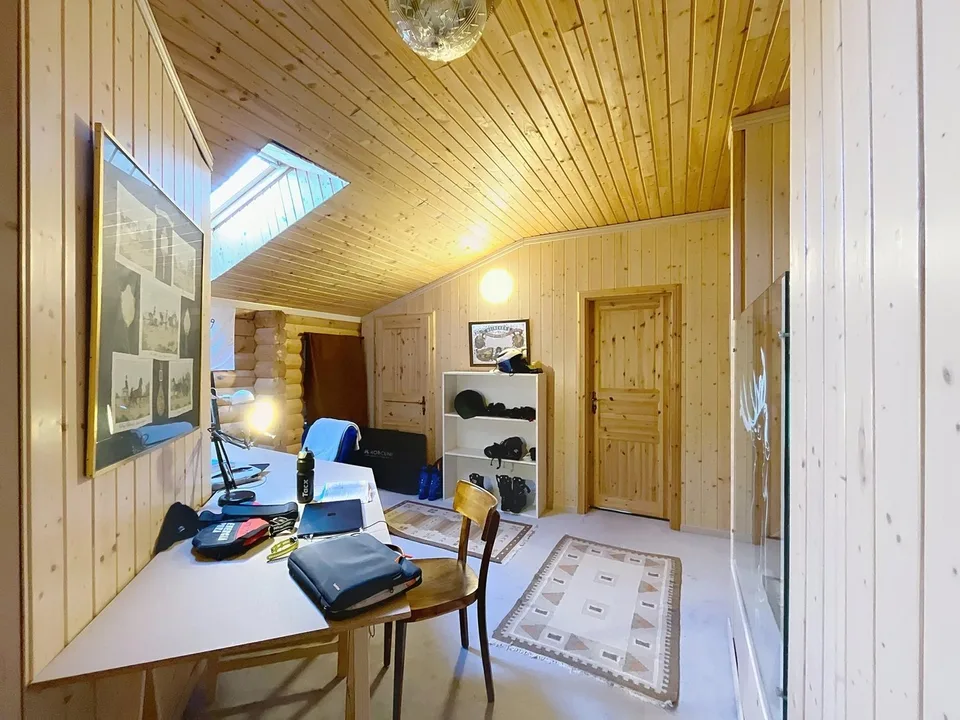 Chalet canadese in tronchi con due appartamenti e vista mozzafiato – foto 24 di 26