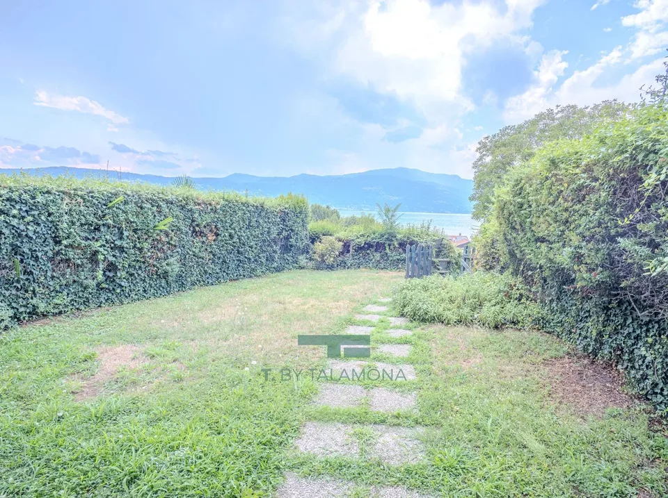 Appartamento di tre camere con vista panoramica sul Lago Maggiore a Cerro di Laveno Mombello – foto 2 di 13