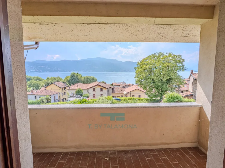 Appartamento di tre camere con vista panoramica sul Lago Maggiore a Cerro di Laveno Mombello – foto 10 di 13