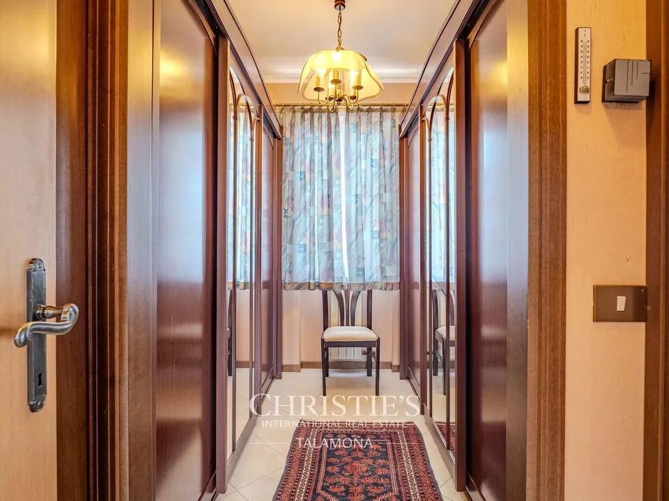 Appartement mit Seeblick und Pool in Dumenza – Foto 9 von 13